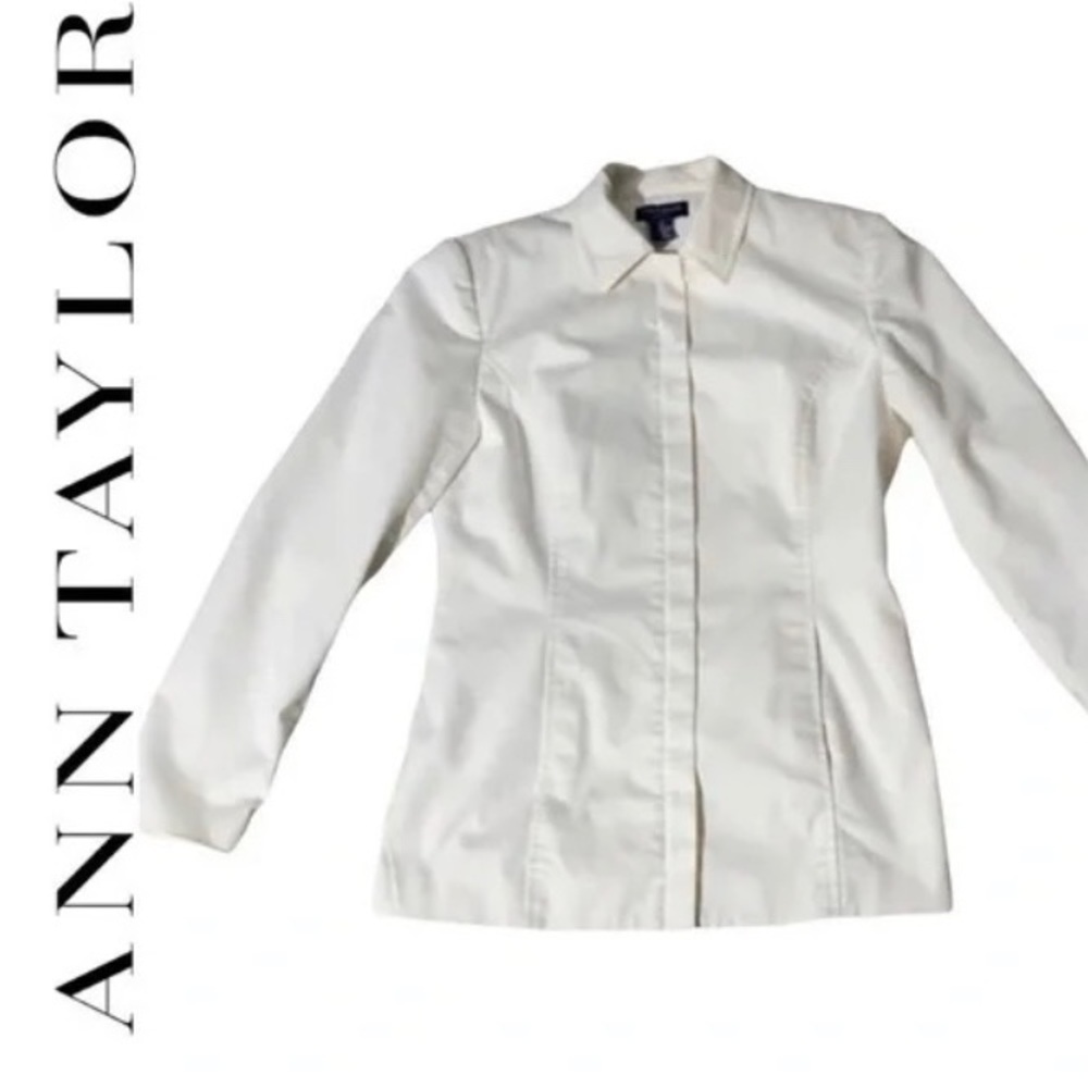 Ann Taylor Stretch white light jacket with pockets full hiden zipper